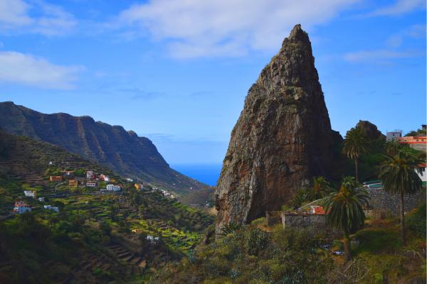 1716907369 250 Cuantas islas tiene Espana - 2026 - En España se ubican 11 islas destacadas que pertenecen a los reconocidos archipiélagos de las Islas Canarias e Islas Baleares. Sin embargo, estas no son las únicas islas existentes en territorio español, ya que en realidad hay aproximadamente 179 islas e islotes. En este artículo de Contaminación Ambiental te revelamos cuántas islas hay en España y te mostramos algunos ejemplos de las más relevantes y fascinantes. ¡No te lo pierdas! Cuántas islas tiene España - La Gomera
