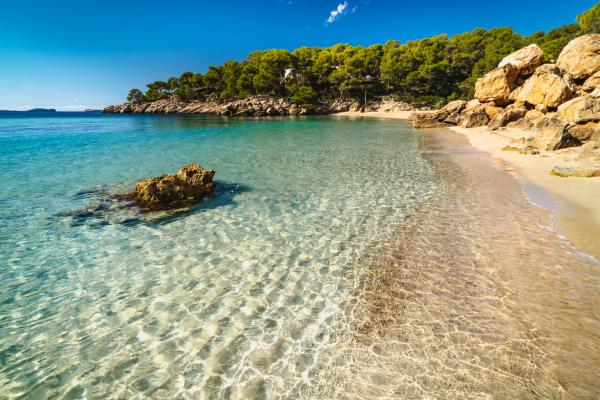 1716907369 255 Cuantas islas tiene Espana - 2026 - En España se ubican 11 islas destacadas que pertenecen a los reconocidos archipiélagos de las Islas Canarias e Islas Baleares. Sin embargo, estas no son las únicas islas existentes en territorio español, ya que en realidad hay aproximadamente 179 islas e islotes. En este artículo de Contaminación Ambiental te revelamos cuántas islas hay en España y te mostramos algunos ejemplos de las más relevantes y fascinantes. ¡No te lo pierdas! Cuántas islas tiene España - Ibiza