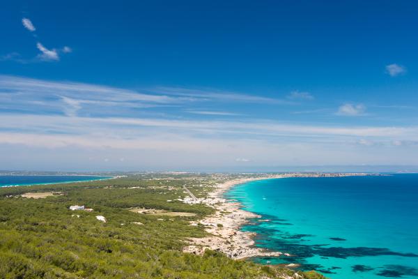 1716907369 381 Cuantas islas tiene Espana - 2026 - En España se ubican 11 islas destacadas que pertenecen a los reconocidos archipiélagos de las Islas Canarias e Islas Baleares. Sin embargo, estas no son las únicas islas existentes en territorio español, ya que en realidad hay aproximadamente 179 islas e islotes. En este artículo de Contaminación Ambiental te revelamos cuántas islas hay en España y te mostramos algunos ejemplos de las más relevantes y fascinantes. ¡No te lo pierdas! Cuántas islas tiene España - Formentera