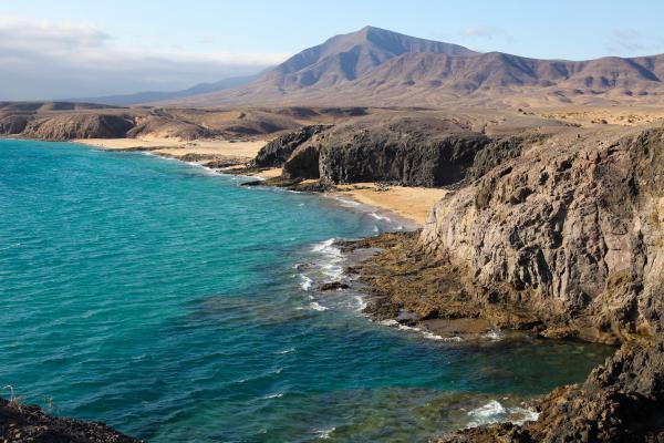 1716907369 449 Cuantas islas tiene Espana - 2026 - En España se ubican 11 islas destacadas que pertenecen a los reconocidos archipiélagos de las Islas Canarias e Islas Baleares. Sin embargo, estas no son las únicas islas existentes en territorio español, ya que en realidad hay aproximadamente 179 islas e islotes. En este artículo de Contaminación Ambiental te revelamos cuántas islas hay en España y te mostramos algunos ejemplos de las más relevantes y fascinantes. ¡No te lo pierdas! Cuántas islas tiene España - Lanzarote