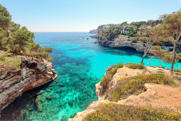 1716907369 681 Cuantas islas tiene Espana - 2026 - En España se ubican 11 islas destacadas que pertenecen a los reconocidos archipiélagos de las Islas Canarias e Islas Baleares. Sin embargo, estas no son las únicas islas existentes en territorio español, ya que en realidad hay aproximadamente 179 islas e islotes. En este artículo de Contaminación Ambiental te revelamos cuántas islas hay en España y te mostramos algunos ejemplos de las más relevantes y fascinantes. ¡No te lo pierdas! Cuántas islas tiene España - Mallorca