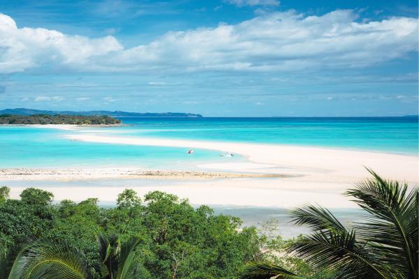 1716954178 605 Las islas mas grandes del mundo - 2026 - Las islas son extensiones de tierra rodeadas de agua, las cuales varían en forma, tamaño, posición geográfica, densidad de población, entre otras características. Entre las islas más grandes a nivel mundial se encuentran Groenlandia, Nueva Guinea, Borneo, Madagascar, Baffin, Sumatra, Honshu, Gran Bretaña, Isla Victoria e Isla Ellesmere. Las islas más grandes del mundo - Madagascar