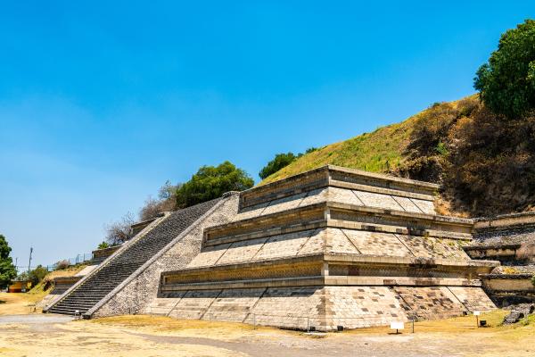 1716964524 315 Datos curiosos de - 2026 - Interesantes datos sobre México son que cuenta con una gran diversidad, ocupando el segundo lugar en cuanto a variedad de reptiles. Además, posee el mayor número de especies marinas a nivel mundial y alberga importantes sitios arqueológicos con pirámides. Entre los estados más extensos se encuentran Chihuahua, Sonora, Coahuila y Durango. En el país se habla más que solo español, siendo líder en exportación agropecuaria. La gastronomía mexicana es reconocida como Patrimonio de la Humanidad, y cuenta con cerca de 1.500 museos, 67 Parques Nacionales, 1.177 especies de aves, el lugar del impacto del meteorito que ocasionó la extinción de los dinosaurios, y tres razas de perros únicas. Datos curiosos de México - Tiene importantes yacimientos arqueológicos con pirámides