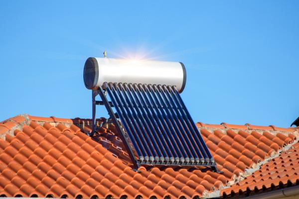 Cómo calentar la casa sin electricidad ni gas - Calentadores solares pasivos