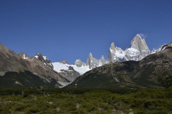 1717388465 441 Relieve de Argentina tipos y caracteristicas - 2026 - Argentina se halla en la parte meridional del continente americano y presenta una diversidad de ecosistemas singulares y repletos de biodiversidad distribuidos en aproximadamente 3 millones de kilómetros cuadrados. Esta diversidad de ecosistemas es el resultado de largos procesos geológicos que han ocurrido a lo largo de millones de años y que han dado forma a relieves para sostener los hermosos paisajes de este país. Acompáñanos en este artículo de ContaminaciónAmbiental en el cual recorreremos las variedades del relieve de Argentina, sus peculiaridades y características, así como las actividades económicas y particularidades presentes en él. Relieve de Argentina: tipos y características - Mesetas