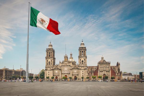 Datos curiosos de - 2026 - Interesantes datos sobre México son que cuenta con una gran diversidad, ocupando el segundo lugar en cuanto a variedad de reptiles. Además, posee el mayor número de especies marinas a nivel mundial y alberga importantes sitios arqueológicos con pirámides. Entre los estados más extensos se encuentran Chihuahua, Sonora, Coahuila y Durango. En el país se habla más que solo español, siendo líder en exportación agropecuaria. La gastronomía mexicana es reconocida como Patrimonio de la Humanidad, y cuenta con cerca de 1.500 museos, 67 Parques Nacionales, 1.177 especies de aves, el lugar del impacto del meteorito que ocasionó la extinción de los dinosaurios, y tres razas de perros únicas. Datos curiosos de México