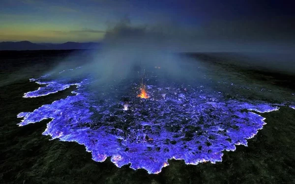 volcán de lava azul